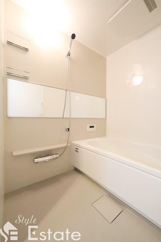 バス・シャワールーム　バスルーム　追い炊き機能付き