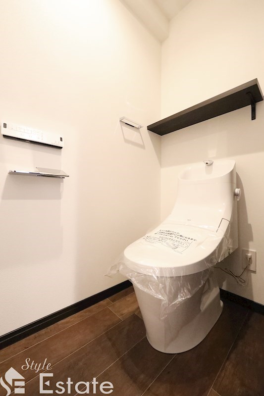 トイレ　温水洗浄便座