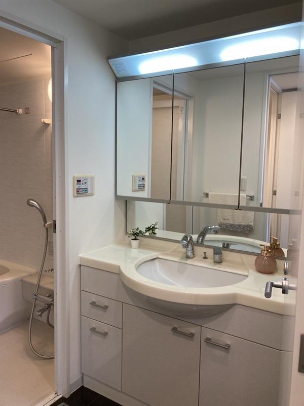 洗面設備　コンパクトで使いやすい洗面所