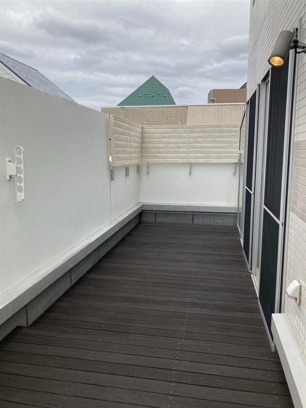 バルコニー　外からの目が気にならないバルコニーで洗濯物が干せます