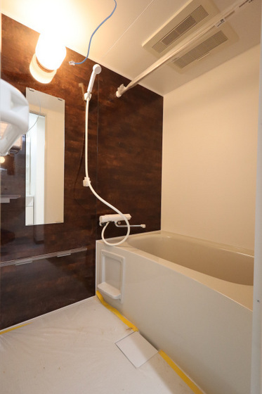 バス・シャワールーム　※別部屋の写真です