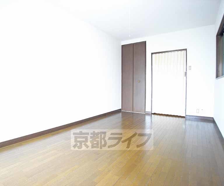 居室・リビング　綺麗な室内です。