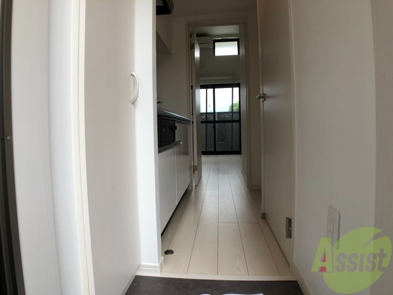 玄関　玄関から撮影しました。敷居が高くなくて安心ですね。