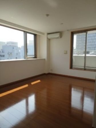 居室・リビング　※別部屋の参考写真です。