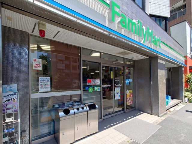 コンビニ　ファミリーマート南麻布四丁目店（コンビニ）まで342m