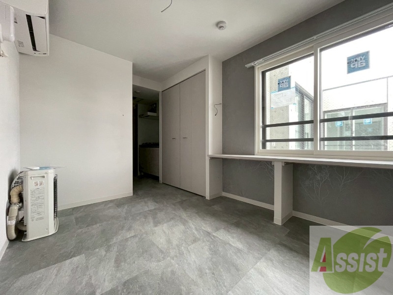 居室・リビング　リビングです。窓が大きくて明るいですね！