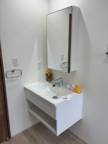 洗面設備　スペースが確保できる洗面所です