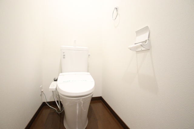 トイレ　※別室の参考写真の為、現況優先です。