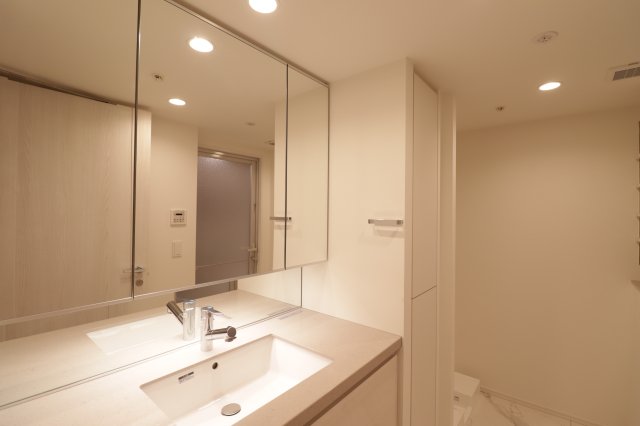 洗面設備　Brillia Tower堂島　独立洗面台