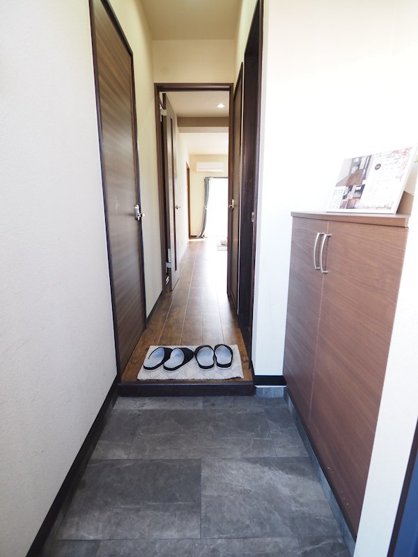 玄関　※写真は別の号室のものです。内装は現況優先となります。