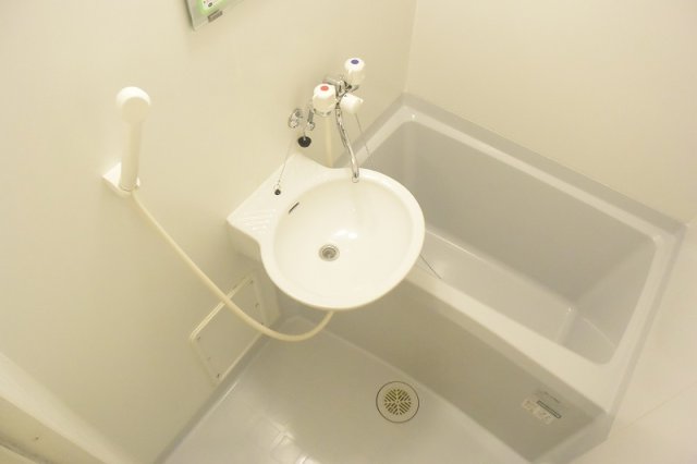 バス・シャワールーム　一日の疲れを癒せます!!