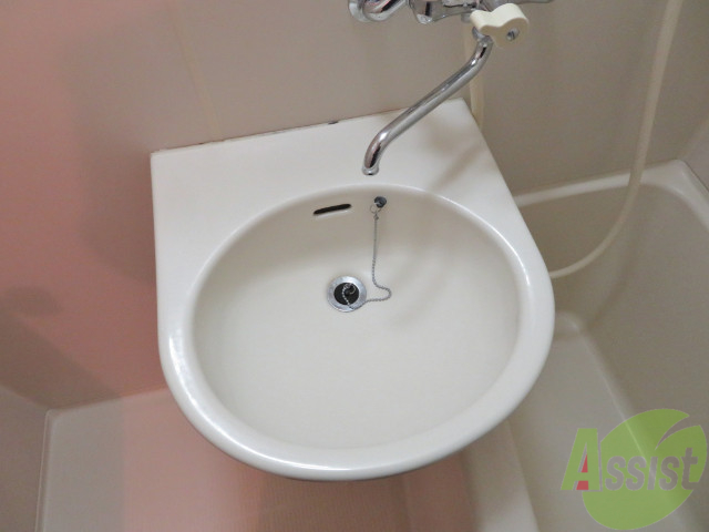 洗面設備　お風呂の洗い場です。清潔感にあふれています。