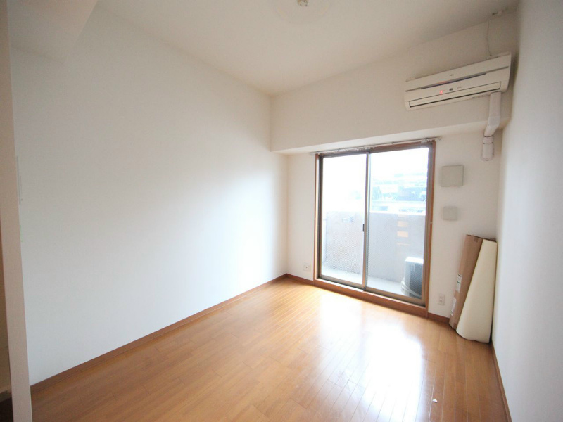 バルコニー　洋室7帖　エアコン完備　南面バルコニー