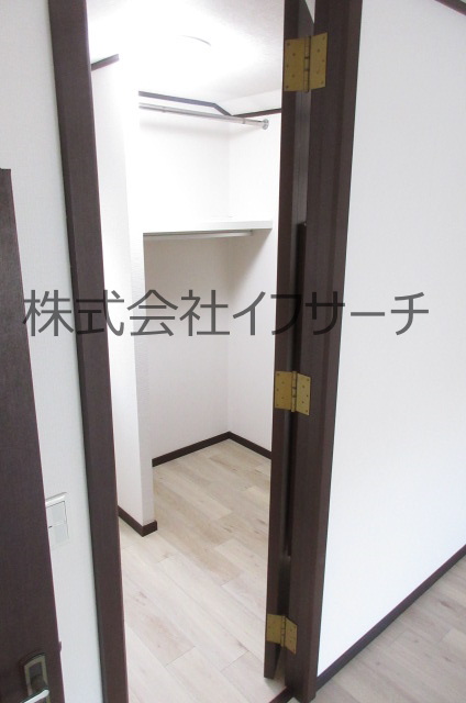 収納　ウォークインクローゼット　当社担当　撮影写真