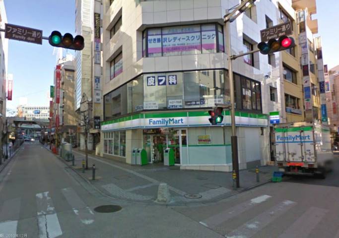 コンビニ　ファミリーマート（コンビニ）まで531m