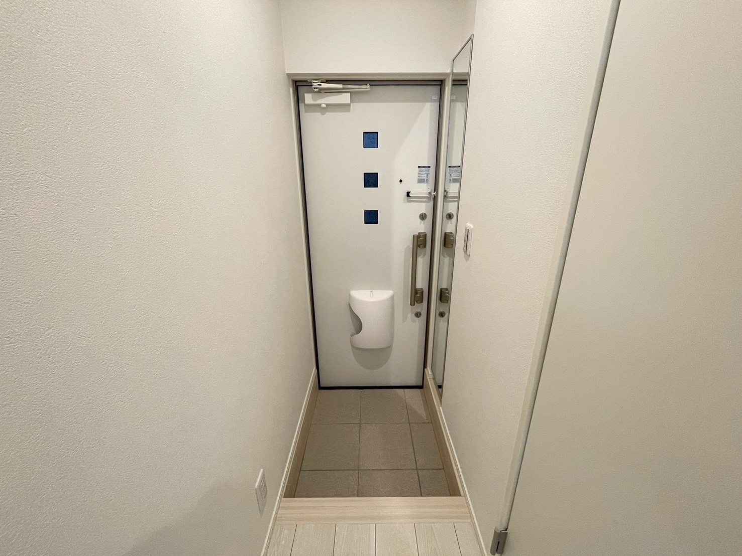 玄関　※写真は同施工会社の別物件のものとなります。ご参考ください。