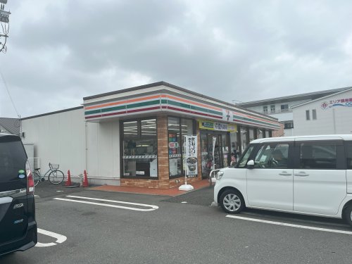 コンビニ　セブンイレブン　八代渡町店（コンビニ）まで761m