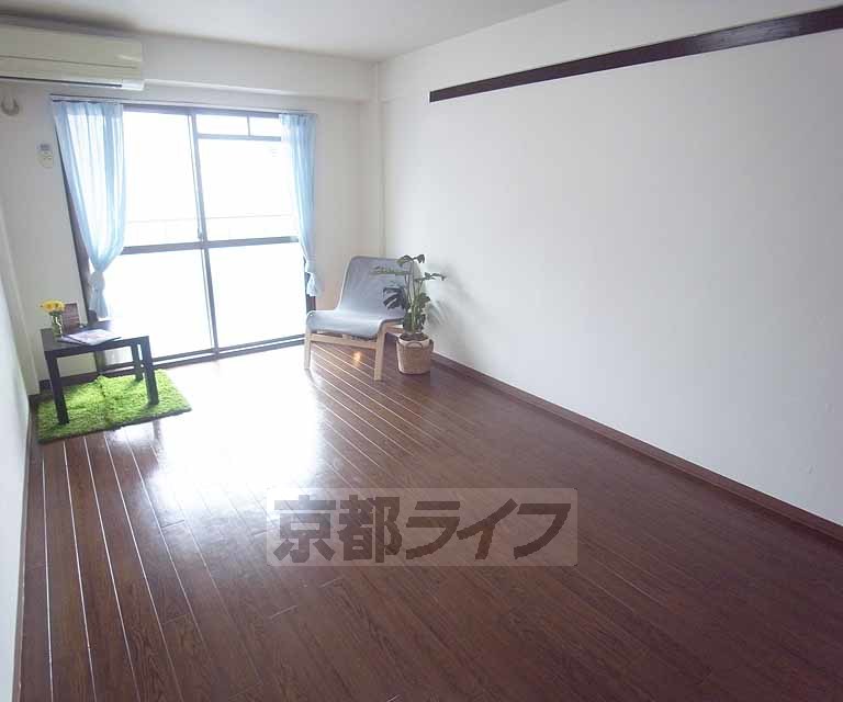 居室・リビング　とても広々としたお部屋です。