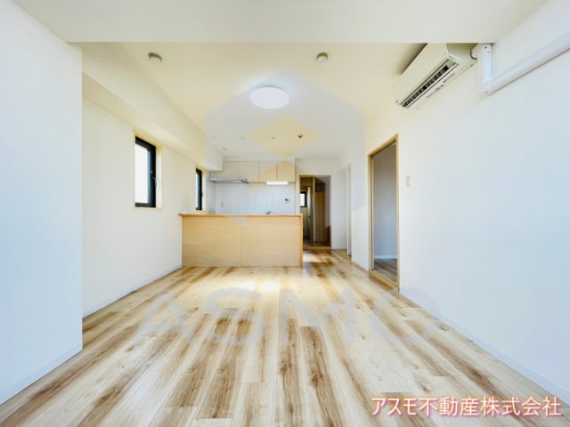居室・リビング　同マンション別部屋参考写真