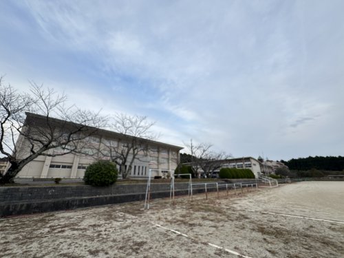 中学校　北勢中学校（中学校）まで2705m