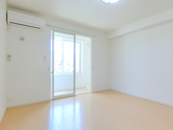 居室・リビング　★サンルーム付の角部屋です★