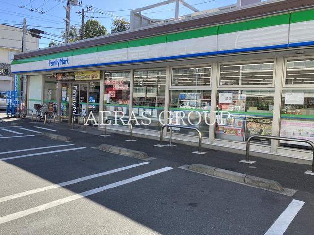 コンビニ　ファミリーマート 大岡五丁目店（コンビニ）まで305m