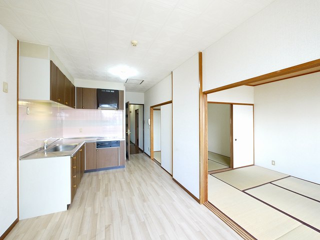 居室・リビング　こちらのリビングで趣味の時間をお楽しみください