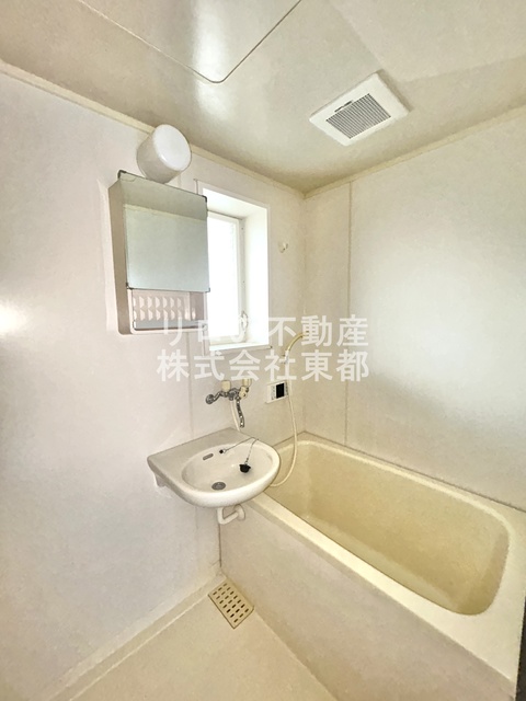 バス・シャワールーム　帰宅時間がずれても便利な追焚機能付バスルームです♪