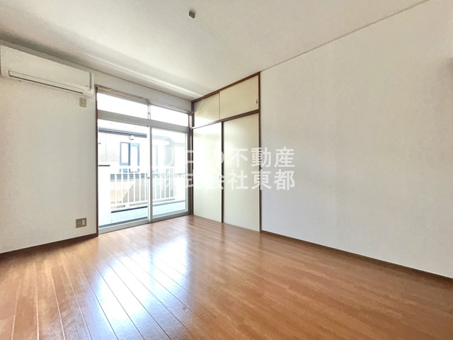 居室・リビング　南東向きで日当たり良好なお部屋！暖かな日差しが入ります♪