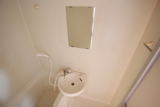 洗面設備　※別号室の写真です