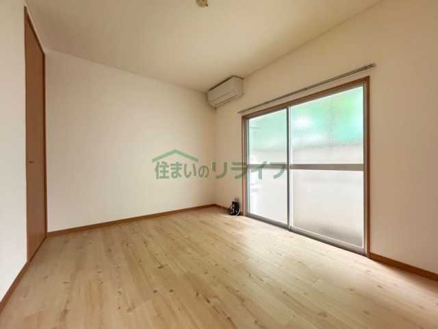 居室・リビング　別部屋参考写真となります。