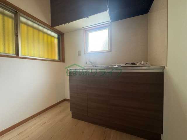 キッチン　別部屋参考写真となります。