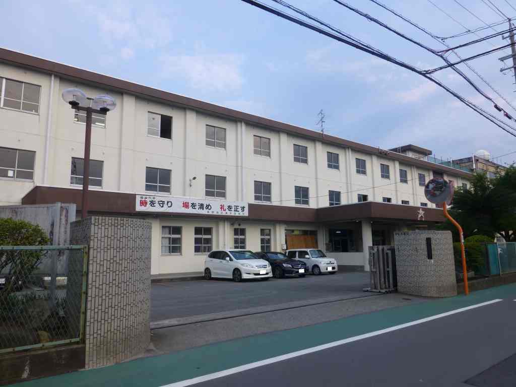 中学校　静岡市立清水第六中学校（中学校）まで954m