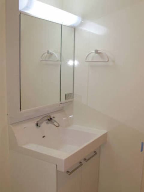 洗面設備　朝の支度に便利な洗髪洗面化粧台