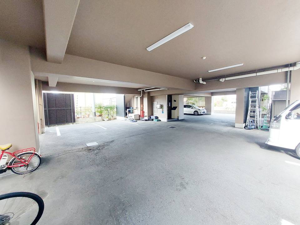 駐車場　駐車場