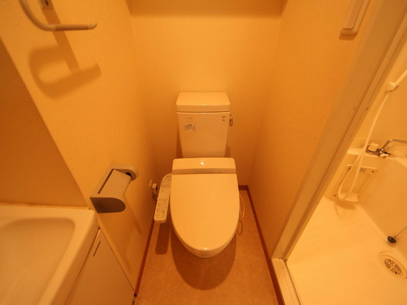 トイレ　温水洗浄暖房便座付トイレ