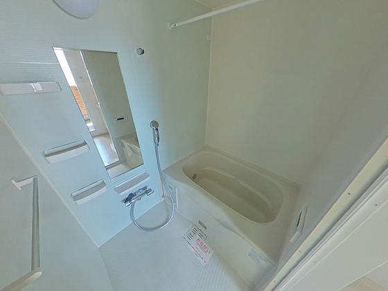 バス・シャワールーム　※別部屋の写真です