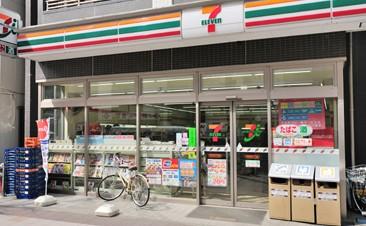 コンビニ　セブンイレブン 中央区新川1丁目店（コンビニ）まで378m