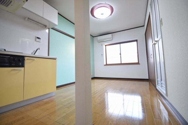 居室・リビング　明るいリビング