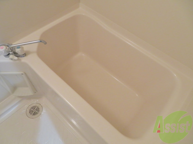 バス・シャワールーム　トイレと別になっており、ゆっくり入浴を楽しめます。