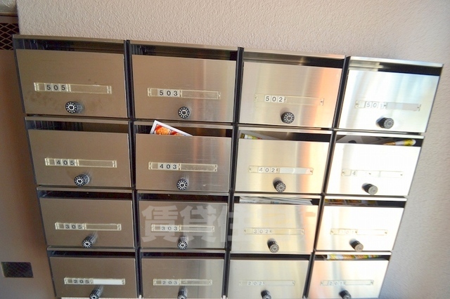 ロビー　ポスト