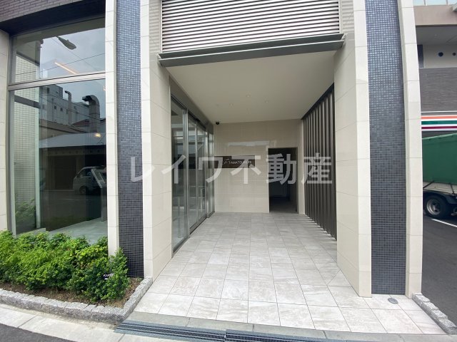 エントランス　落ち着いたエントランスです