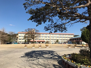 小学校　鹿児島市立大龍小学校（小学校）まで328m