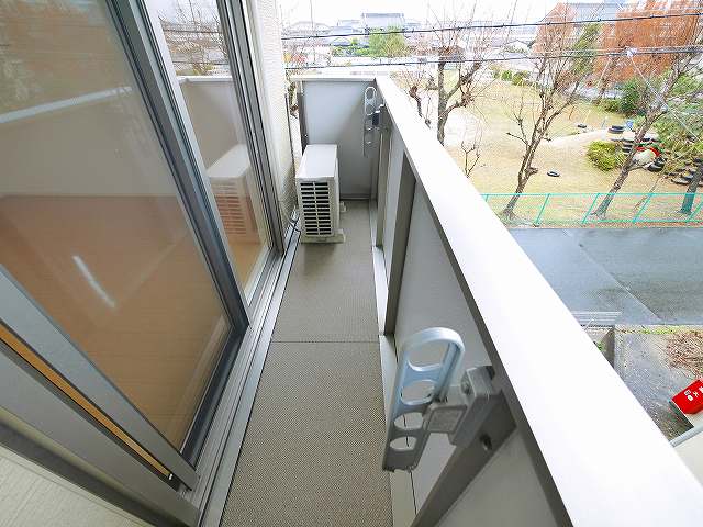 バルコニー　陽当たり良好なバルコニーです