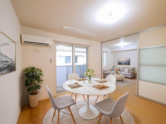 居室・リビング　CGで家具等を配置したもので家具等は含まれません