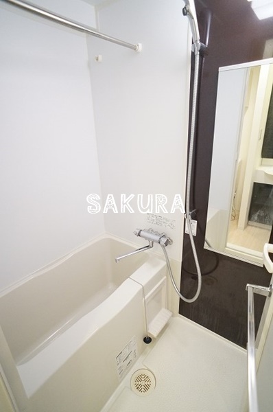 バス・シャワールーム　浴室乾燥機付き♪