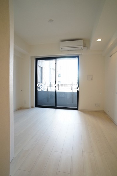 居室・リビング　エアコン付き・開放感のある室内♪