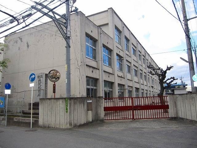 小学校　川内小学校（小学校）まで566m