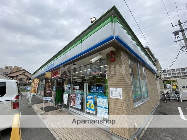 コンビニ　ファミリーマート（コンビニ）まで304m