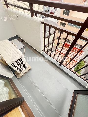 バルコニー　暖かな日差しのふりそそぐバルコニー